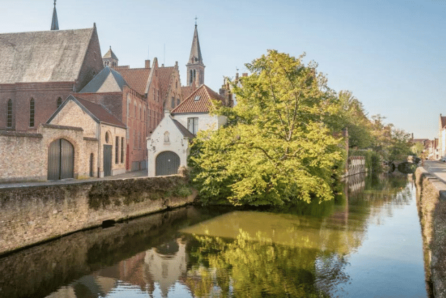 Just 240 metres away from holiday home Clarissa, you can visit the Augustine Canal.